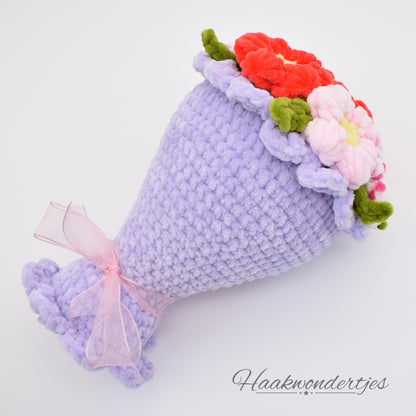 Gehaakt boeket bloemen met Wolans Bunny Baby garen en Wollbiene Softy Color Chenille garen in paars, rood, en roze
