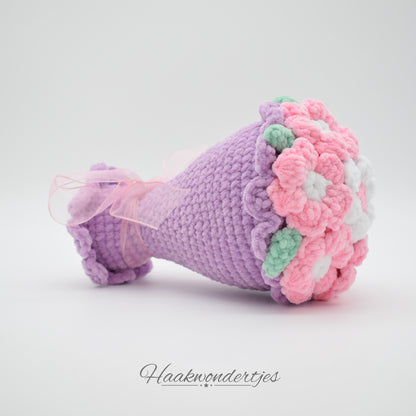 Gehaakt boeketje bloemen met Durable Velvet garen in paars, roze en wit