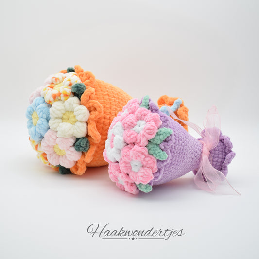 2 gehaakte boeketten bloemen met Wolans Bunny Baby en Wollbiene Softy Chenille garen en met Durable Velvet garen